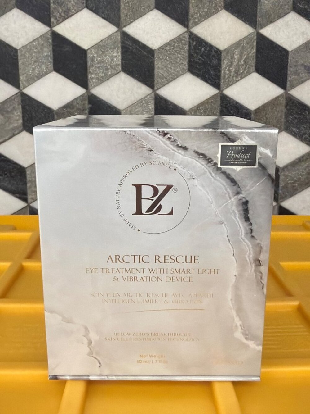 Below Zero Arctic Rescue Eye Treatment With Smart Light & Vibration Device